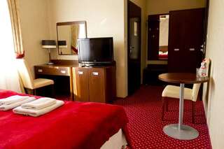 Отель Hotel TiM Cekanowo Двухместный номер с 1 кроватью или 2 отдельными кроватями-2