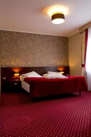 Отель Hotel TiM Cekanowo Двухместный номер с 1 кроватью или 2 отдельными кроватями-6